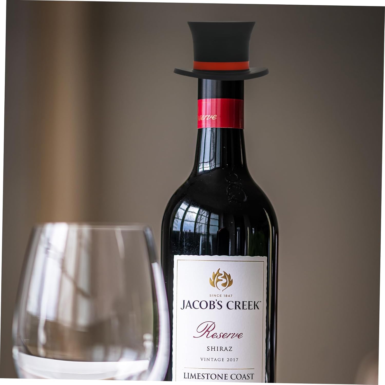 2pcs Hat-Shaped Cork Wine Stopper Set