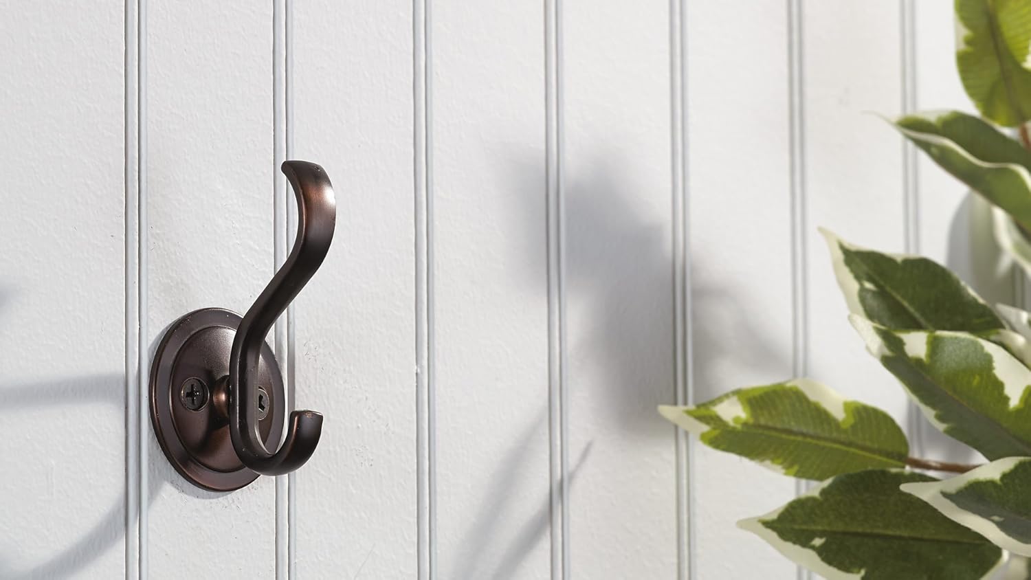 Richelieu BP84025BORB Classic Metal Robe Hook