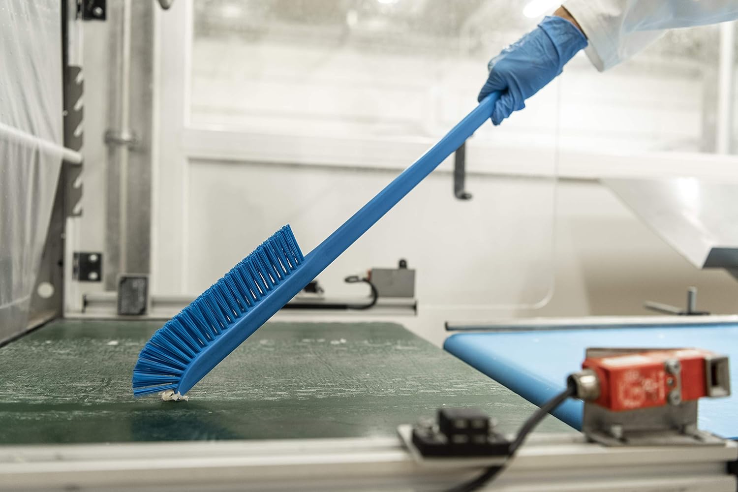 Vikan 41972 Ultra-Slim Cleaning Brush with Long Handle 2362 Medium Green 1